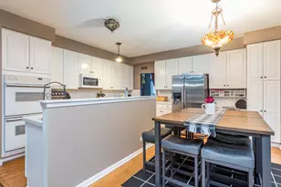 1711 Napa Dr, Gurnee, IL 60031 - Photo 10