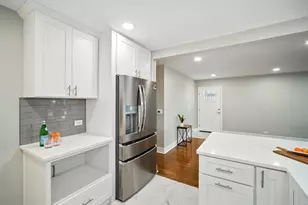 [Address not provided], Skokie, IL 60077 - Photo 10