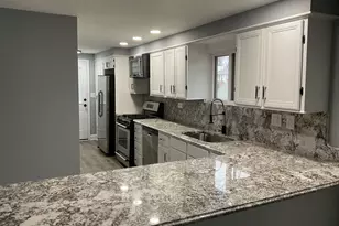 518 Tyler Dr, Carpentersville, IL 60110 - Photo 6
