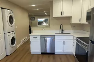 194 N Waters Edge Dr, Glendale Heights, IL 60139 - Photo 2