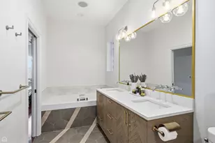 952 N Racine Ave, Chicago, IL 60642 - Photo 18