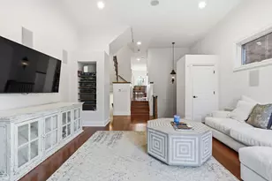 952 N Racine Ave, Chicago, IL 60642 - Photo 6