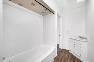 340 E Baker St, Bloomington, IL 61701 - Photo 14