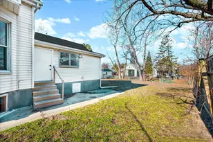 340 E Baker St, Bloomington, IL 61701 - Photo 26