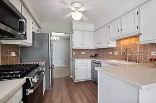 226 Coventry Cir, Vernon Hills, IL 60061 - Photo 6