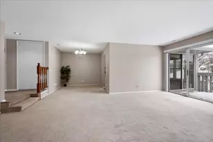 226 Coventry Cir, Vernon Hills, IL 60061 - Photo 2
