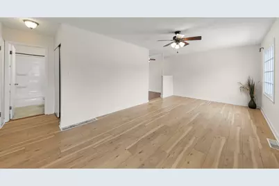 422 Best Avenue, Dekalb, IL 60115 - Photo 2