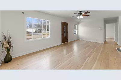 422 Best Avenue, Dekalb, IL 60115 - Photo 6