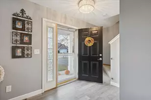 549 Bayfield Rd, Rockton, IL 61072 - Photo 6