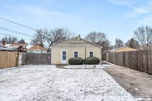 1235 Talma St, Aurora, IL 60505 - Photo 16