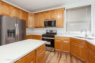 1110 Oakhill Dr, Aurora, IL 60502 - Photo 10