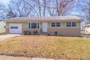 1208 Gettysburg Dr, Bloomington, IL 61704 - Photo 6