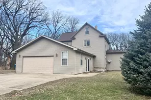 230 E Porter St, Oglesby, IL 61348 - Photo 1