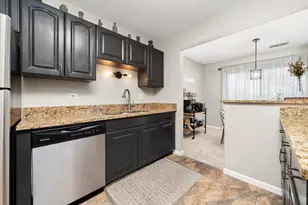 1502 7 Pines Rd, Schaumburg, IL 60193 - Photo 6