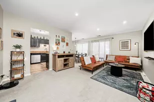 1502 7 Pines Rd, Schaumburg, IL 60193 - Photo 2