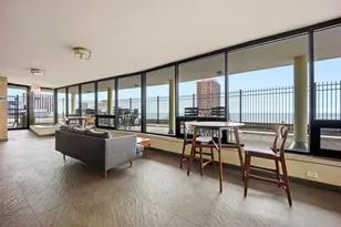 2930 N Sheridan Rd, Chicago, IL 60657 - Photo 18