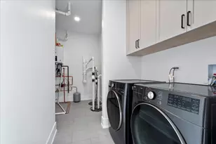 2442 W Berteau Ave, Chicago, IL 60618 - Photo 30