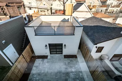 2442 W Berteau Avenue, Chicago, IL 60618 - Photo 32