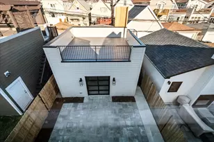 2442 W Berteau Ave, Chicago, IL 60618 - Photo 32