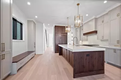 2442 W Berteau Avenue, Chicago, IL 60618 - Photo 2