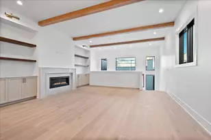 2442 W Berteau Ave, Chicago, IL 60618 - Photo 8