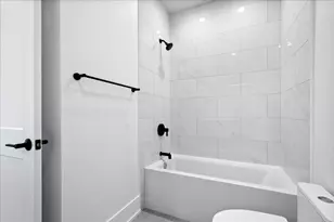 2442 W Berteau Ave, Chicago, IL 60618 - Photo 22