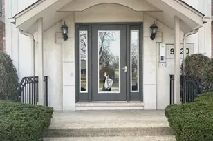 9420 S 77th Ct, Hickory Hills, IL 60457 - Photo 2