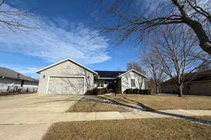 1414 E Heather Dr, Mahomet, IL 61853 - Photo 2