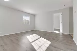 63 N Victoria Ln, Streamwood, IL 60107 - Photo 8