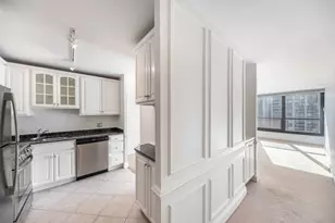 1030 N State St, Chicago, IL 60610 - Photo 12