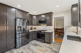 47 N Sterling Heights Rd, Vernon Hills, IL 60061 - Photo 8