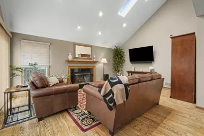 47 N Sterling Heights Road, Vernon Hills, IL 60061 - Photo 4