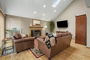 47 N Sterling Heights Rd, Vernon Hills, IL 60061 - Photo 4