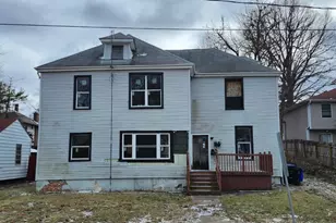 407 E Market St, Bloomington, IL 61701 - Photo 2