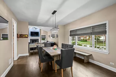 421 W Hawthorne Street, Arlington Heights, IL 60004 - Photo 8