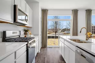 266 Charlestowne Lakes Dr, Saint Charles, IL 60174 - Photo 8