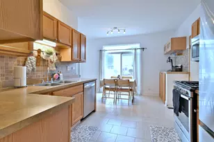 410 Manchester Rd, Oswego, IL 60543 - Photo 10