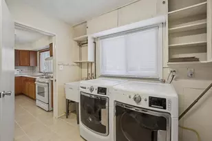 115 W Helen Rd, Palatine, IL 60067 - Photo 8