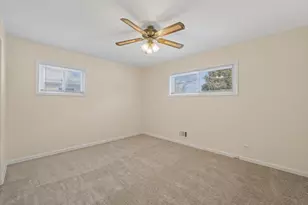 115 W Helen Rd, Palatine, IL 60067 - Photo 12