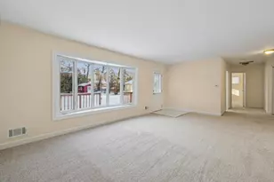 115 W Helen Rd, Palatine, IL 60067 - Photo 4