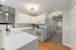 809 Constance Ln, Sycamore, IL 60178 - Photo 8