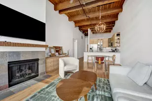 525 W Superior St, Chicago, IL 60654 - Photo 2