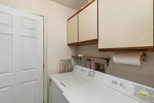 323 Green Knoll Ln, Streamwood, IL 60107 - Photo 16