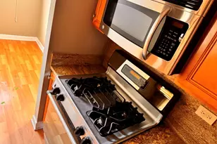 2212 Country Club Dr, Woodridge, IL 60517 - Photo 6