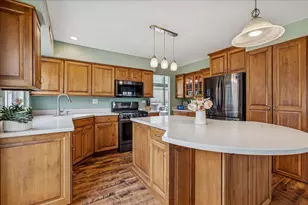 6 Morningside Ct, Lake in the Hills, IL 60156 - Photo 8