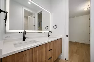 1124 W Addison St, Chicago, IL 60613 - Photo 16