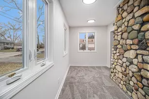 1104 Hillcrest Ave, Fox River Grove, IL 60021 - Photo 4