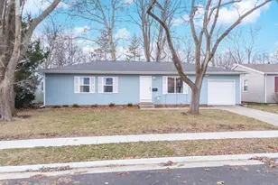 221 Meadowbrook Dr, Bloomington, IL 61701 - Photo 24