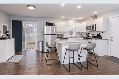 221 Meadowbrook Drive, Bloomington, IL 61701 - Photo 8