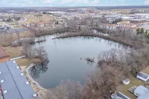 221 Meadowbrook Dr, Bloomington, IL 61701 - Photo 36